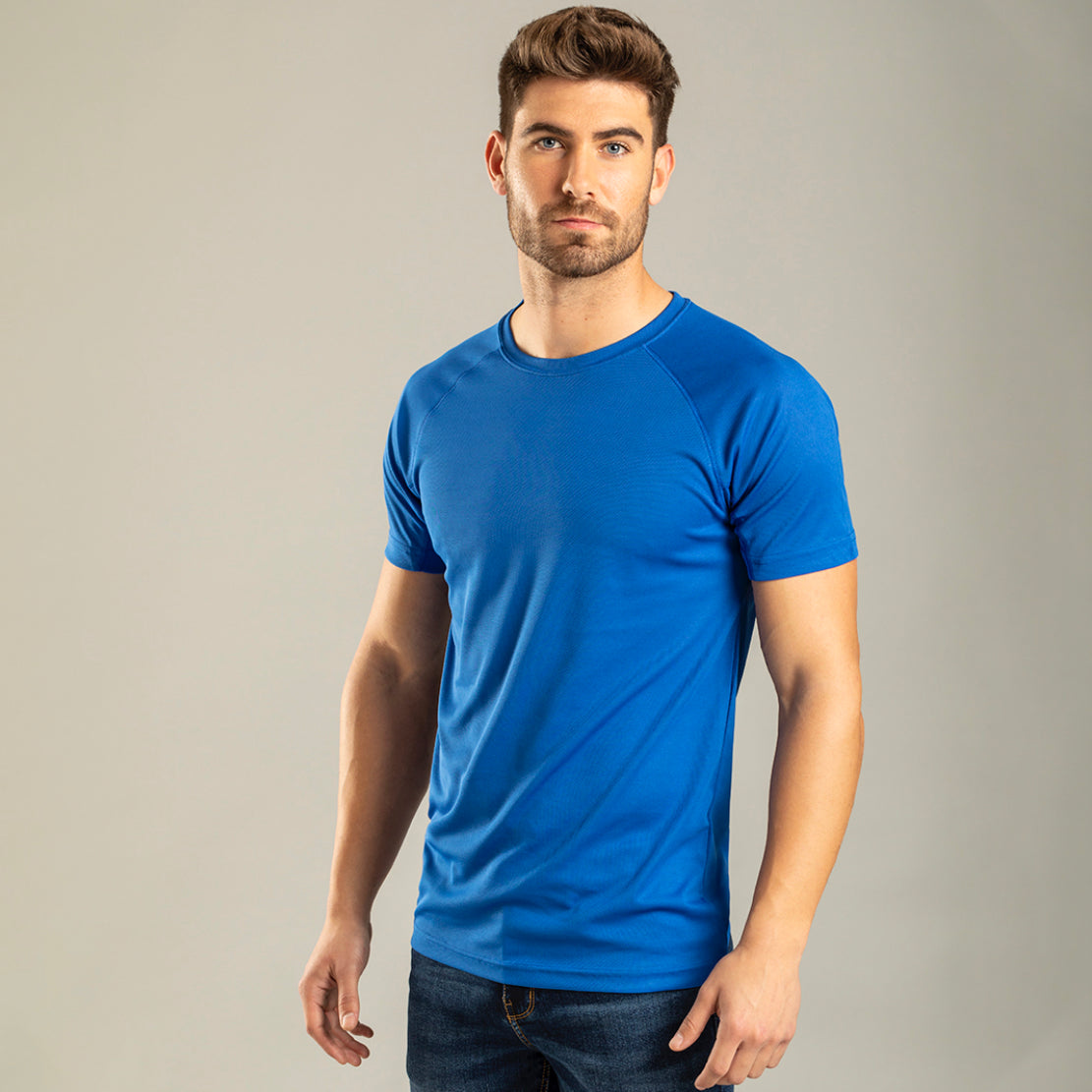 t shirt blu personalizzata di Airsog, brand specializzato nella produzione di felpe